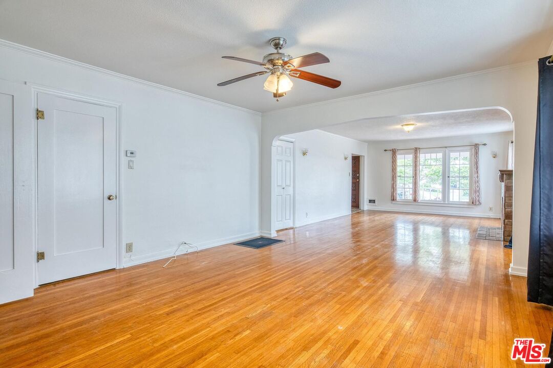 1051 Meadowbrook Ave