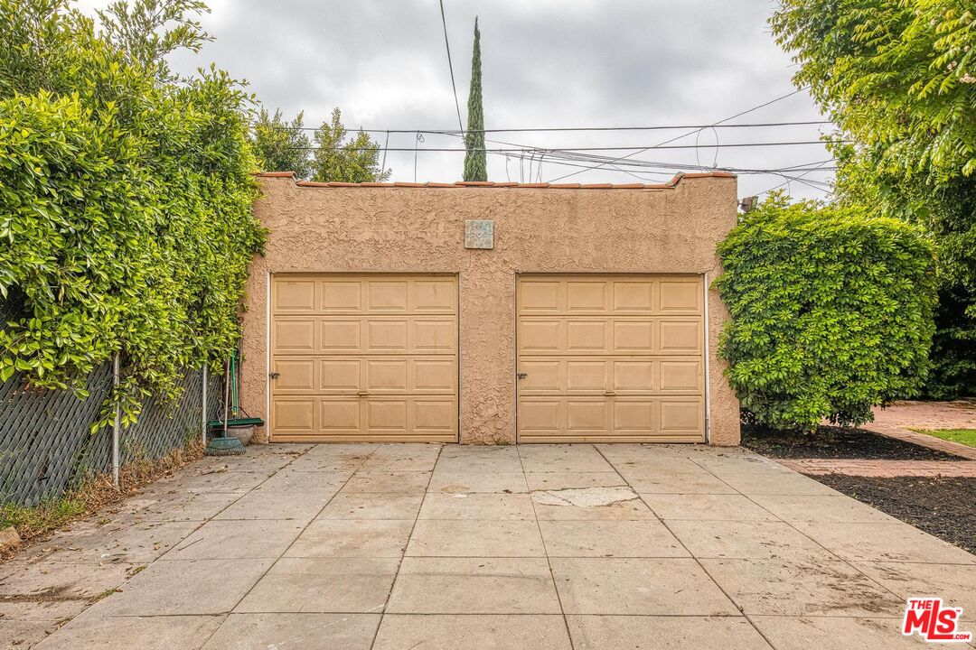 1051 Meadowbrook Ave