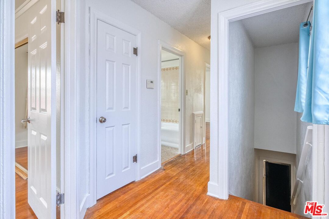 1051 Meadowbrook Ave