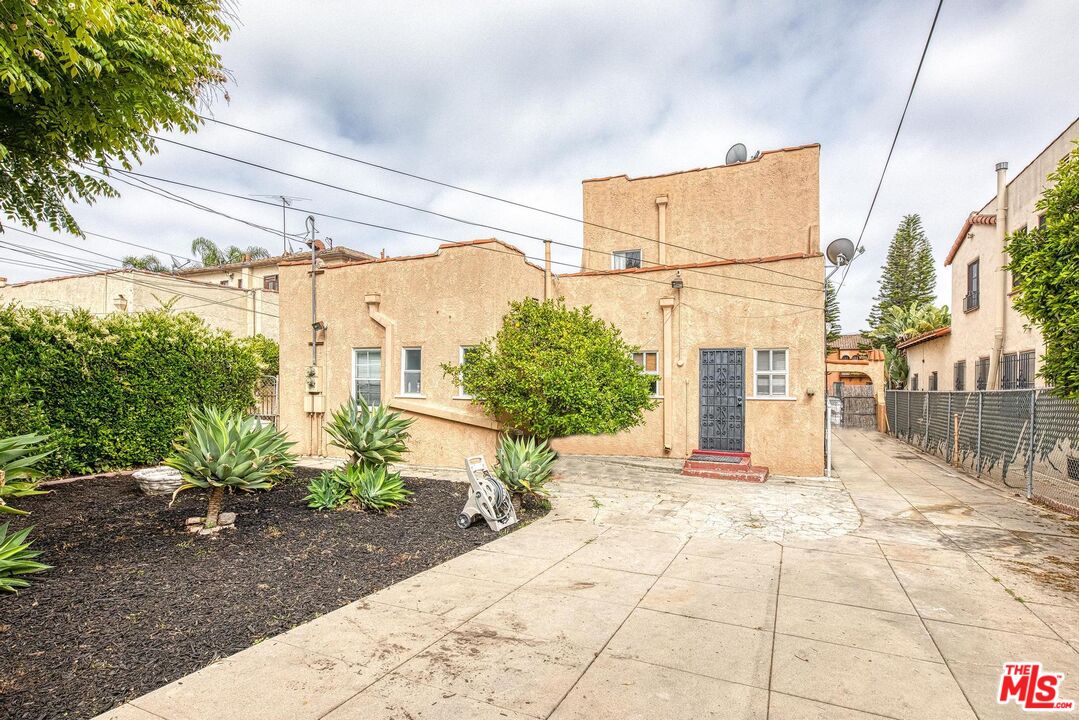 1051 Meadowbrook Ave