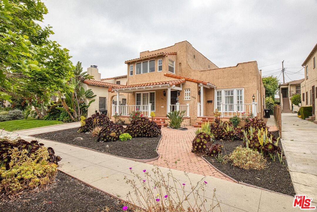 1051 Meadowbrook Ave