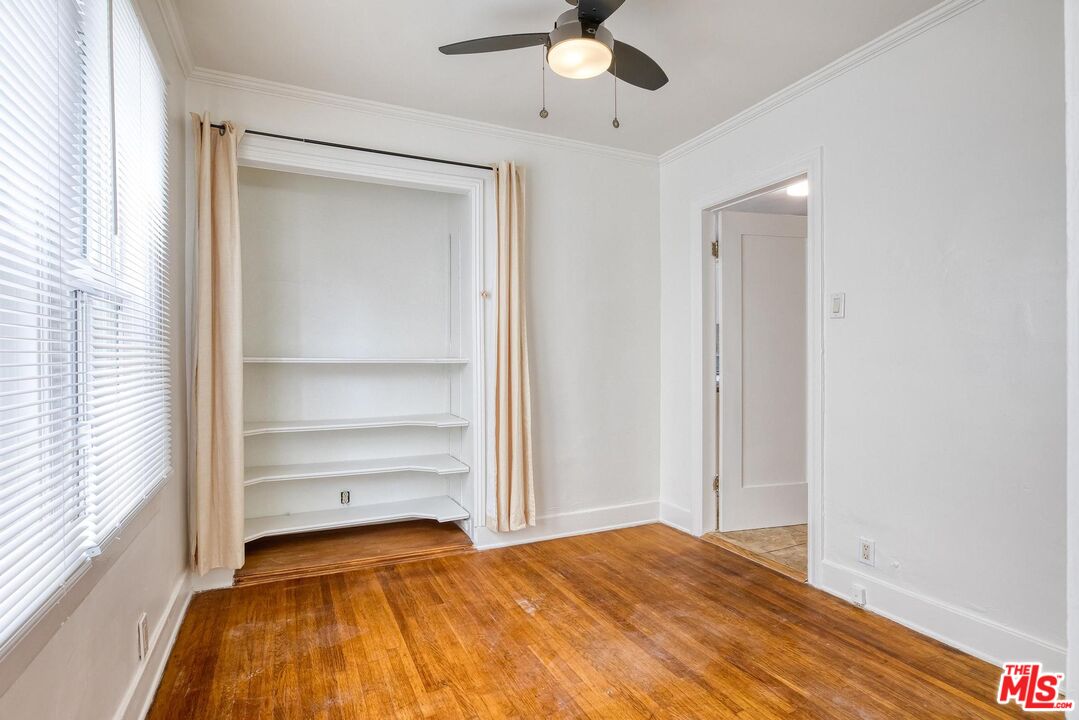 1051 Meadowbrook Ave