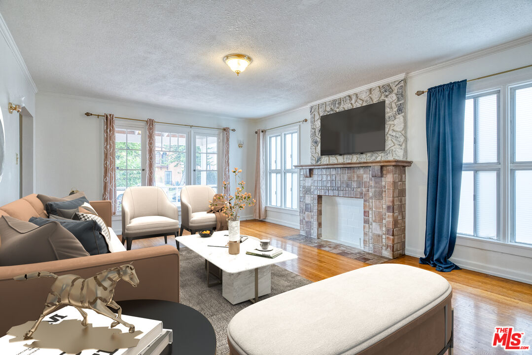 1051 Meadowbrook Ave