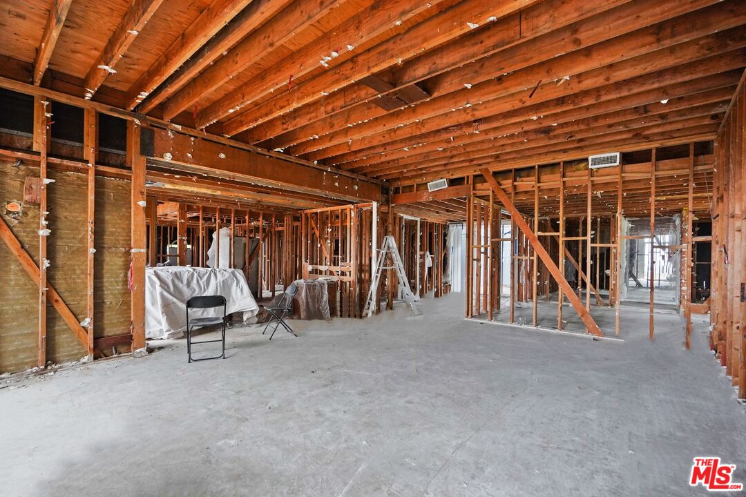 16881 Encino Hills Dr