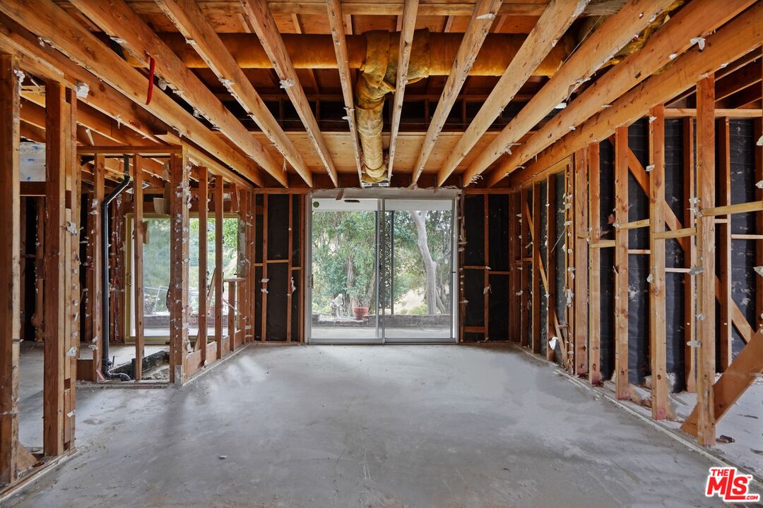 16881 Encino Hills Dr