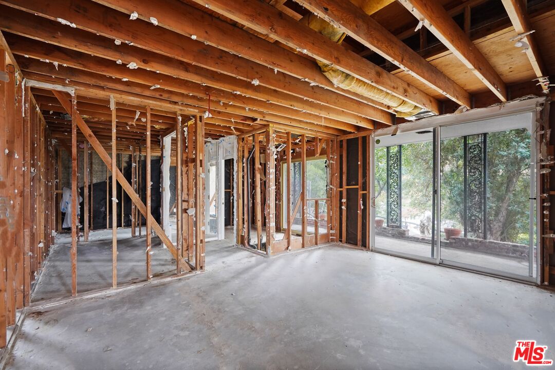 16881 Encino Hills Dr