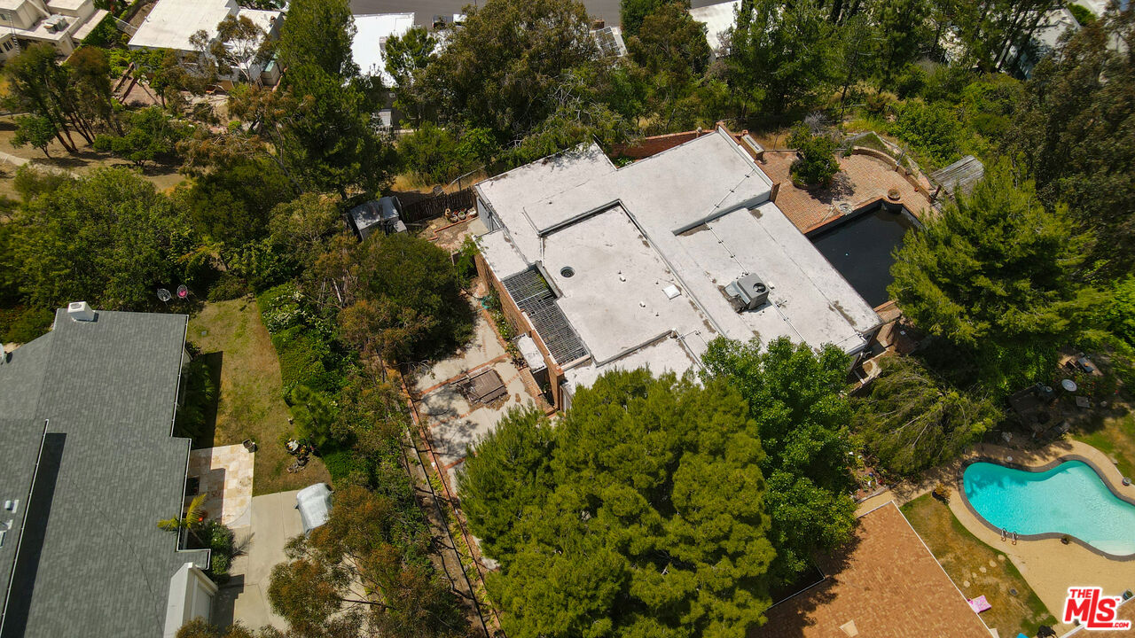 16881 Encino Hills Dr