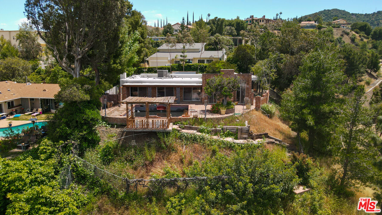 16881 Encino Hills Dr