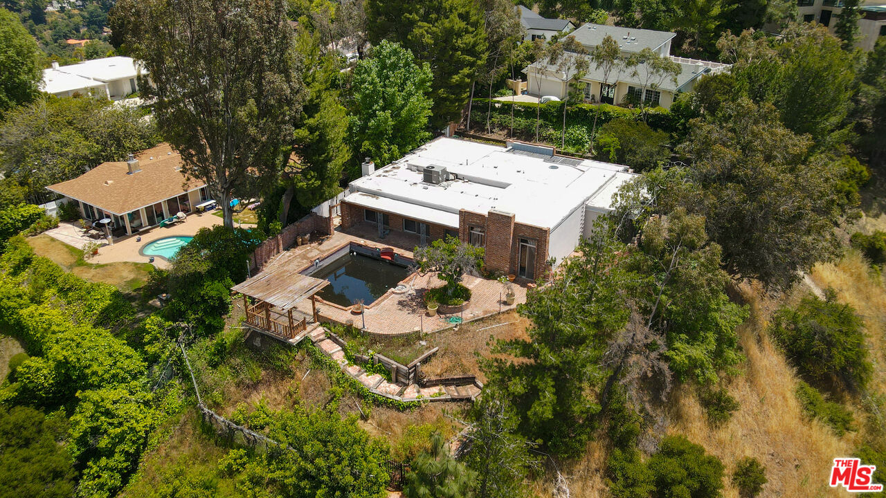 16881 Encino Hills Dr