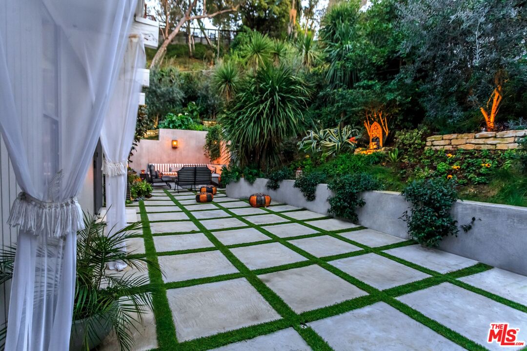 2166 Sunset Crest Dr