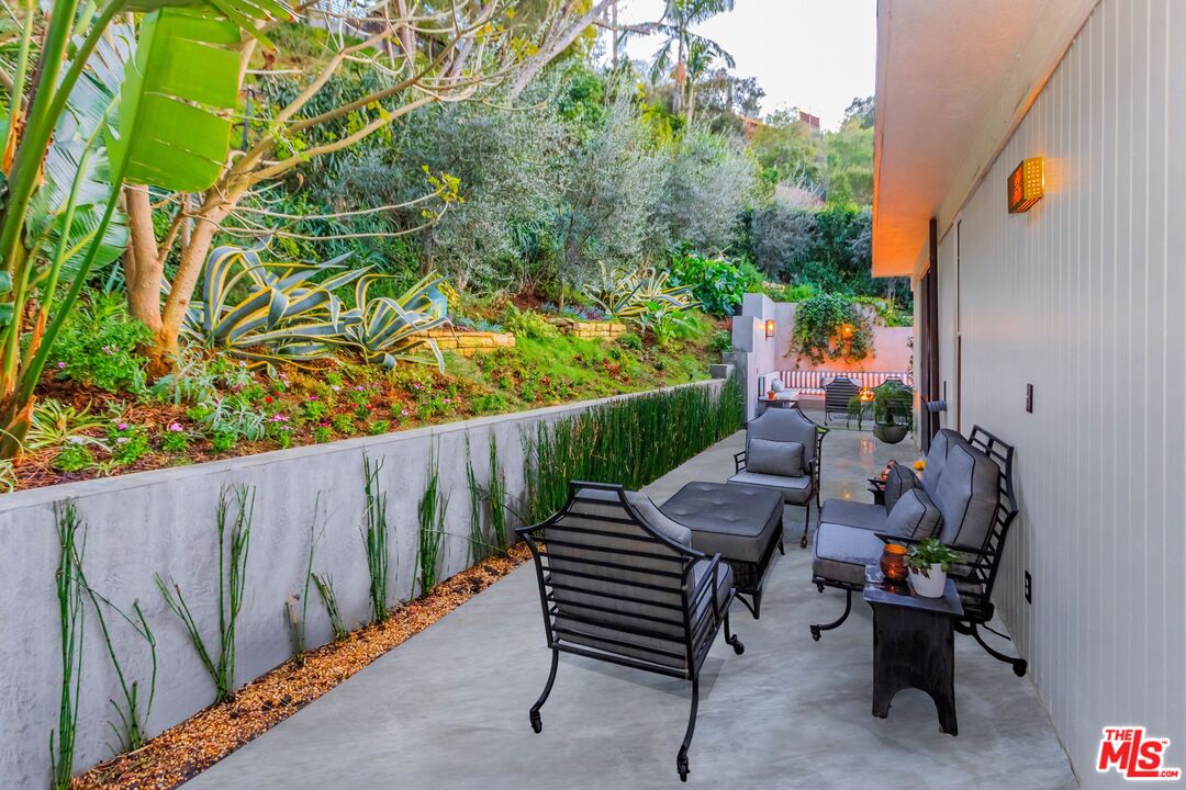 2166 Sunset Crest Dr