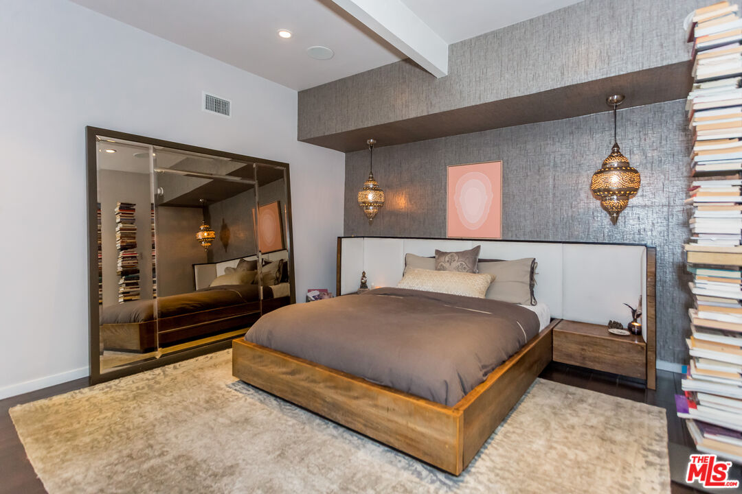 2166 Sunset Crest Dr