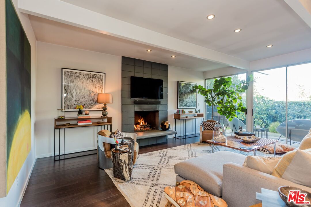 2166 Sunset Crest Dr