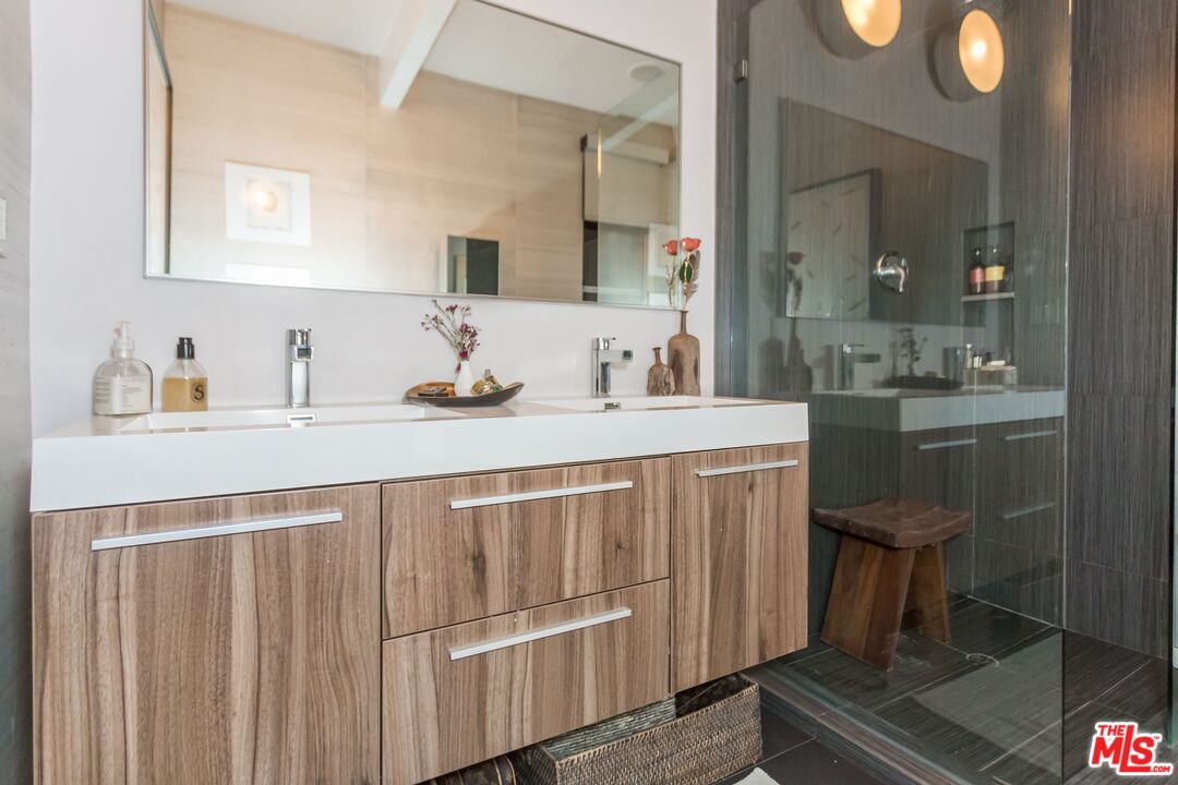 2166 Sunset Crest Dr