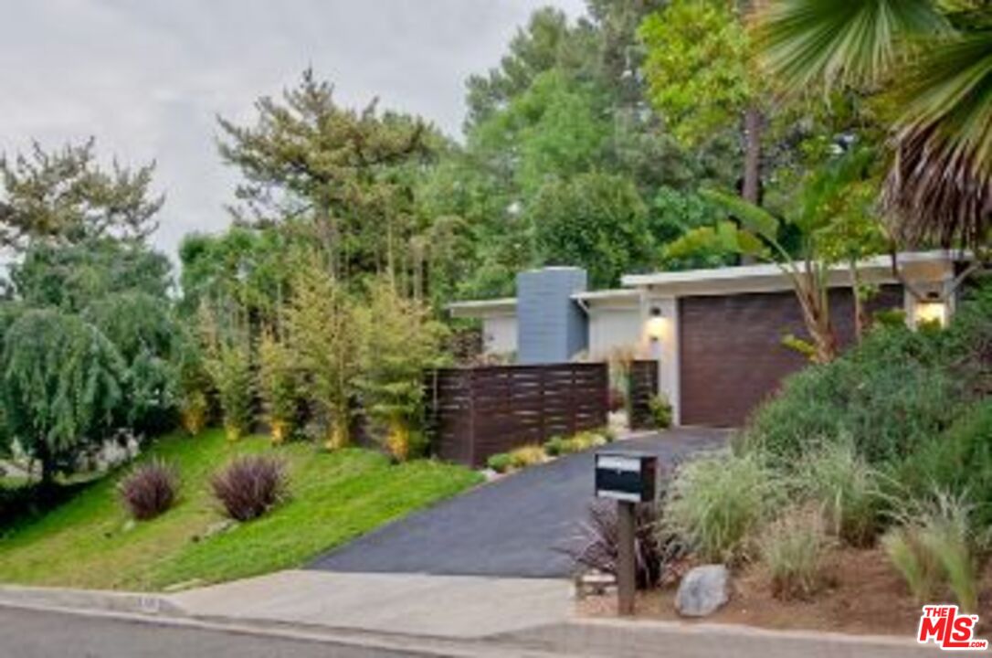 2166 Sunset Crest Dr