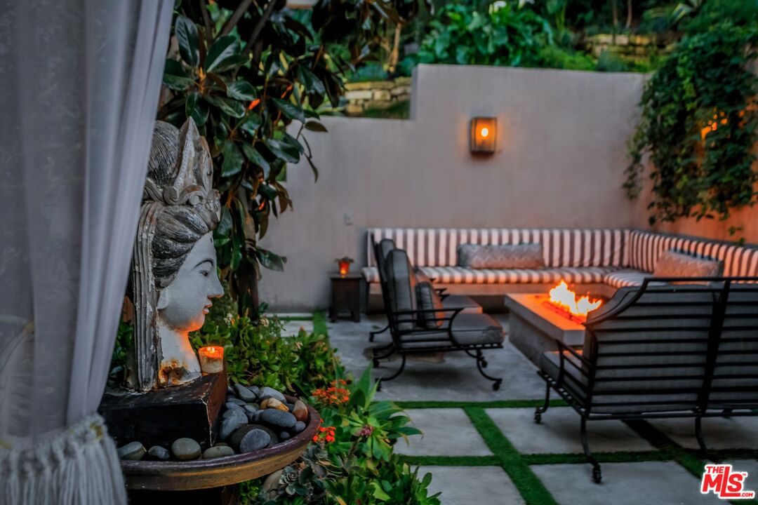 2166 Sunset Crest Dr