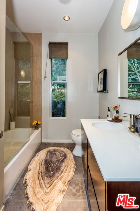 2166 Sunset Crest Dr