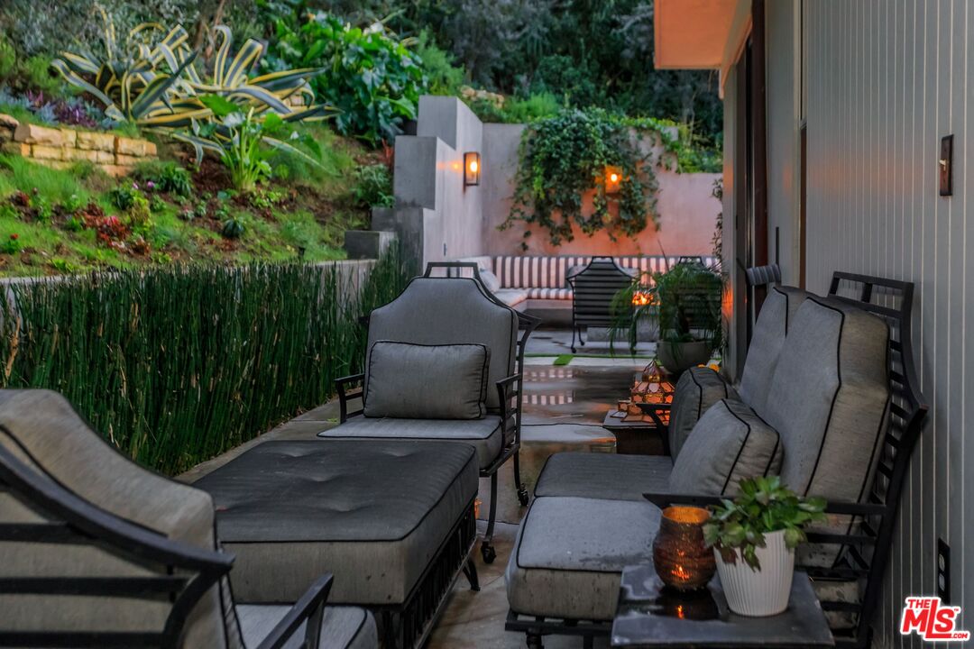 2166 Sunset Crest Dr