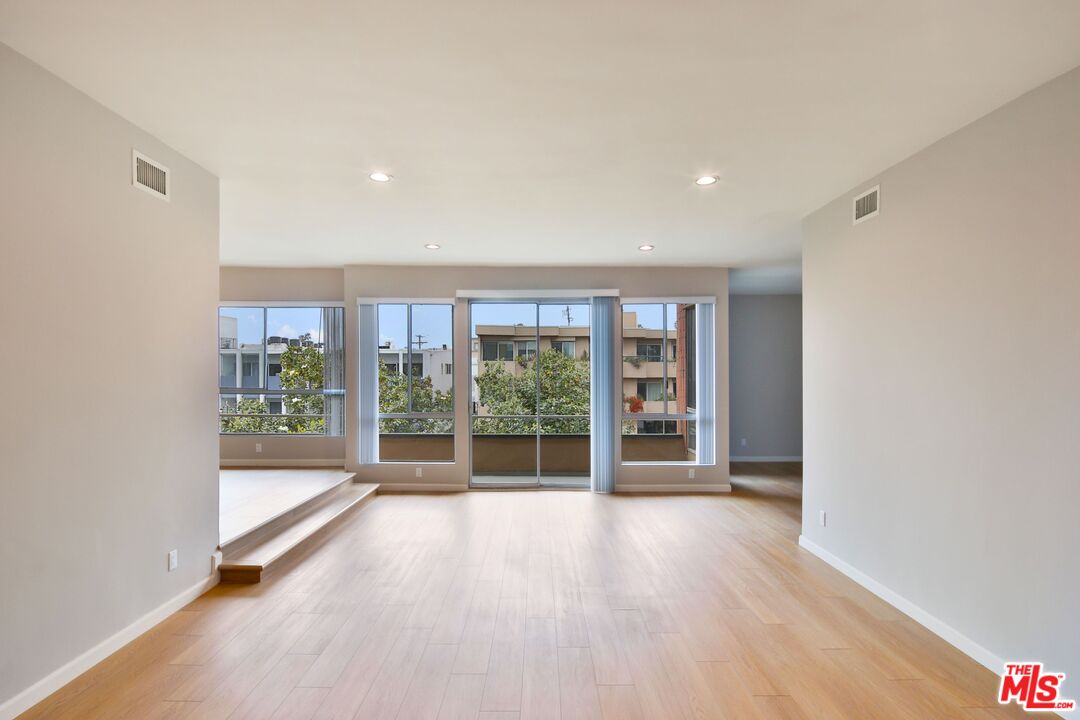 818 S Gretna Green Way Unit: 301