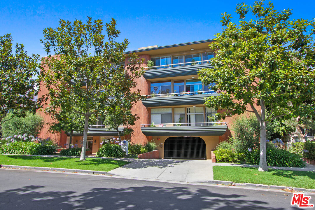 818 S Gretna Green Way Unit: 301