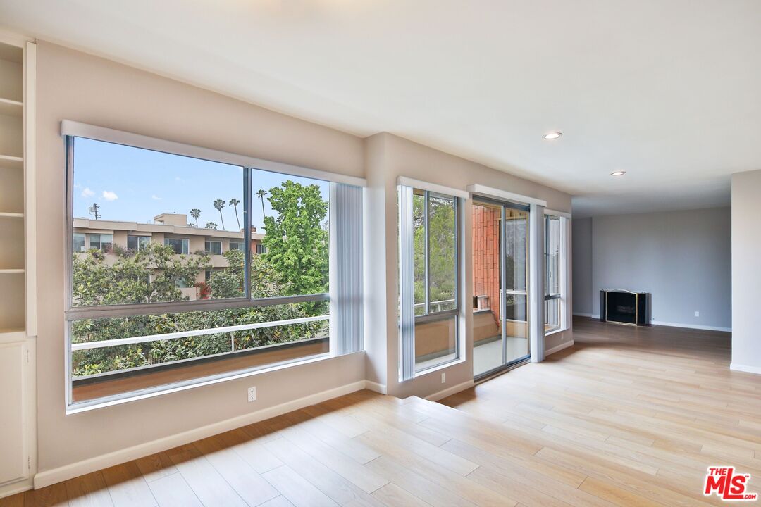 818 S Gretna Green Way Unit: 301