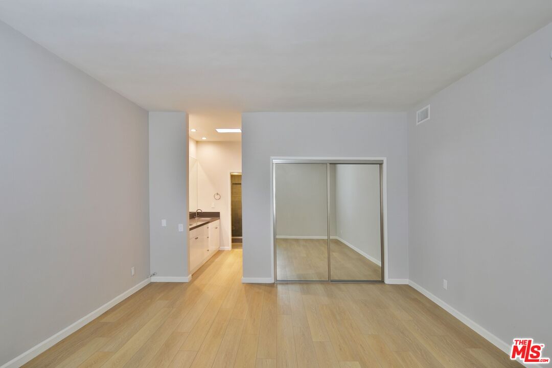818 S Gretna Green Way Unit: 301