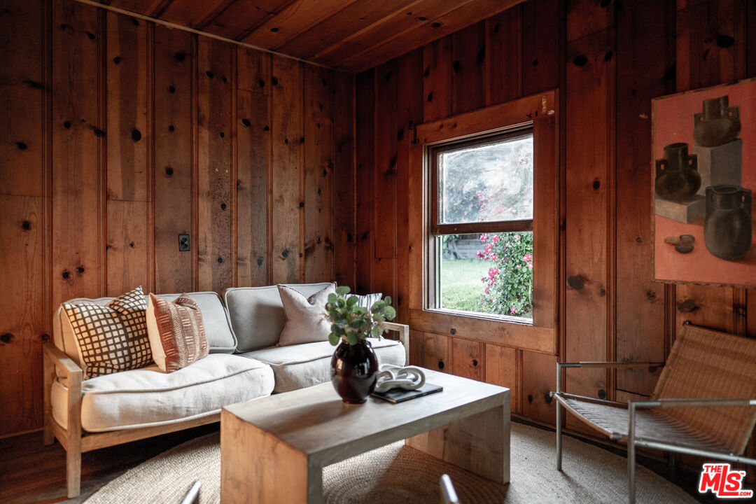 2376 Las Colinas Ave