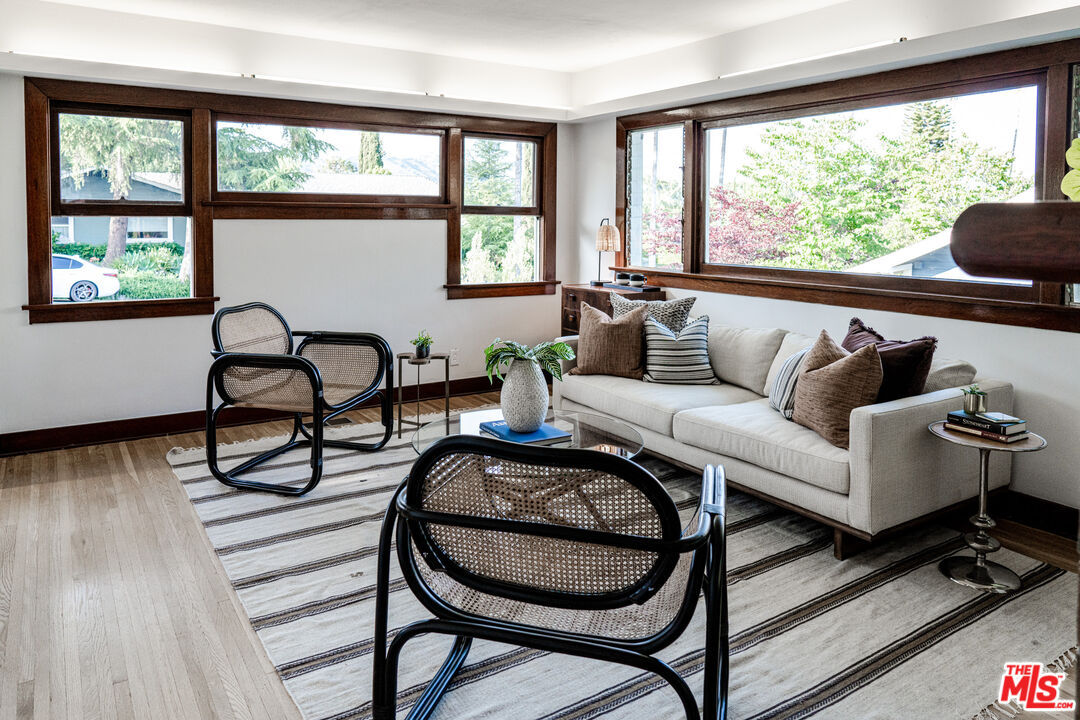 2376 Las Colinas Ave