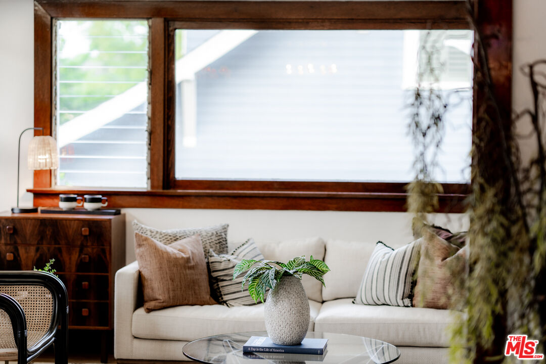 2376 Las Colinas Ave