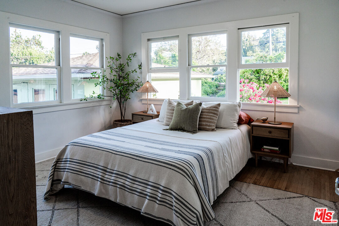 2376 Las Colinas Ave