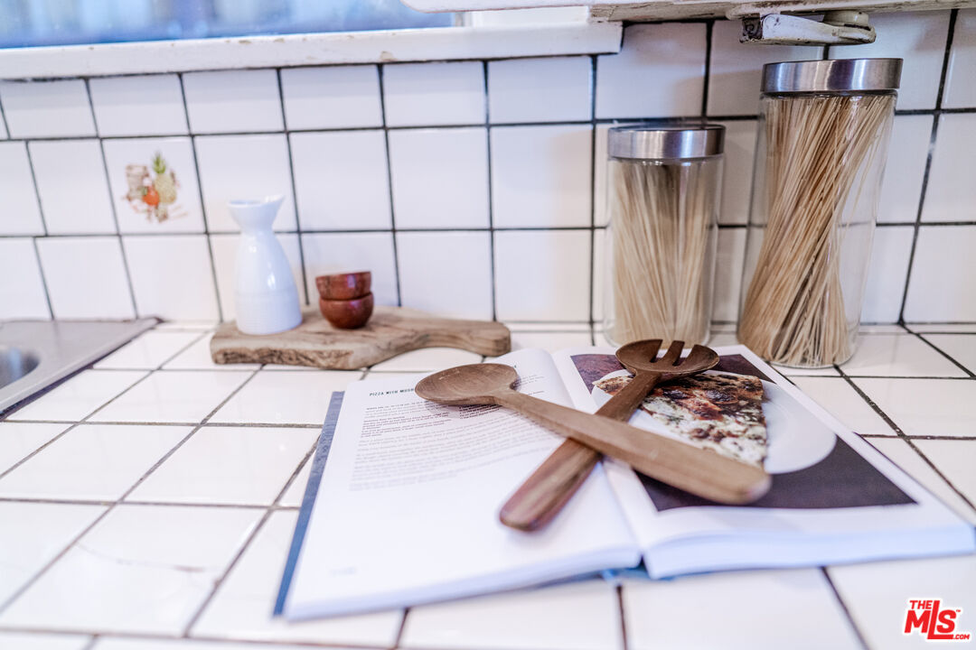 2376 Las Colinas Ave