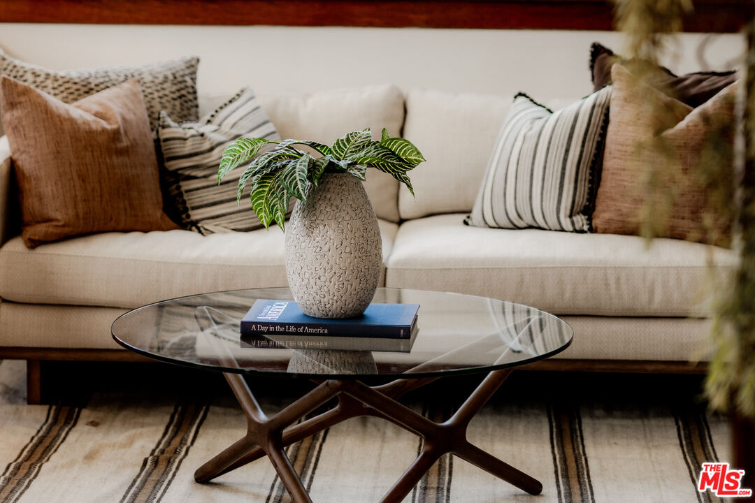 2376 Las Colinas Ave