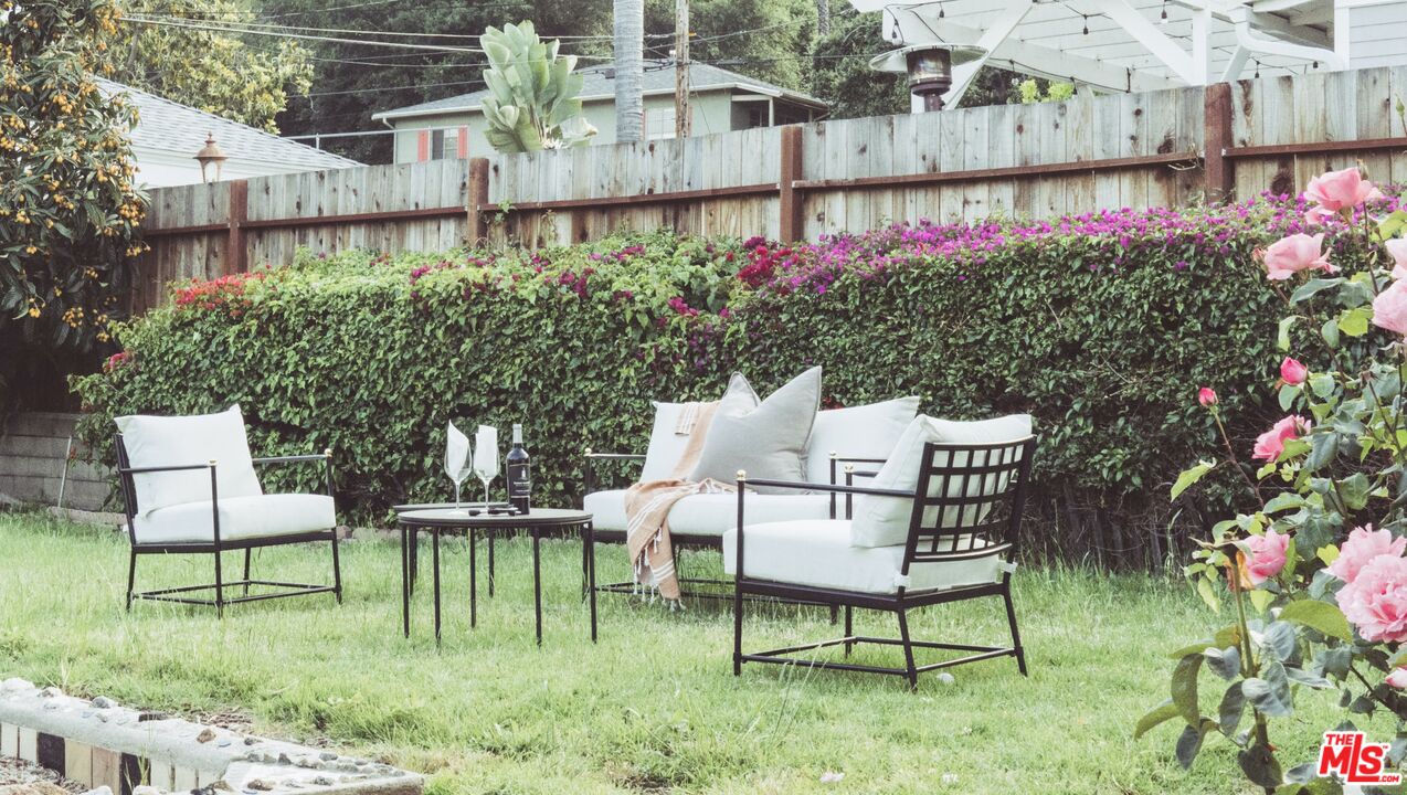 2376 Las Colinas Ave