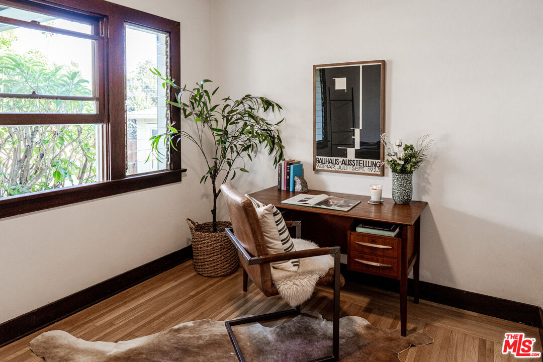 2376 Las Colinas Ave