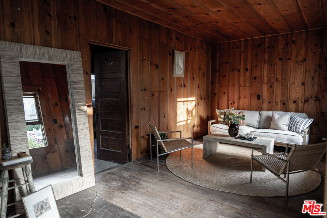 2376 Las Colinas Ave