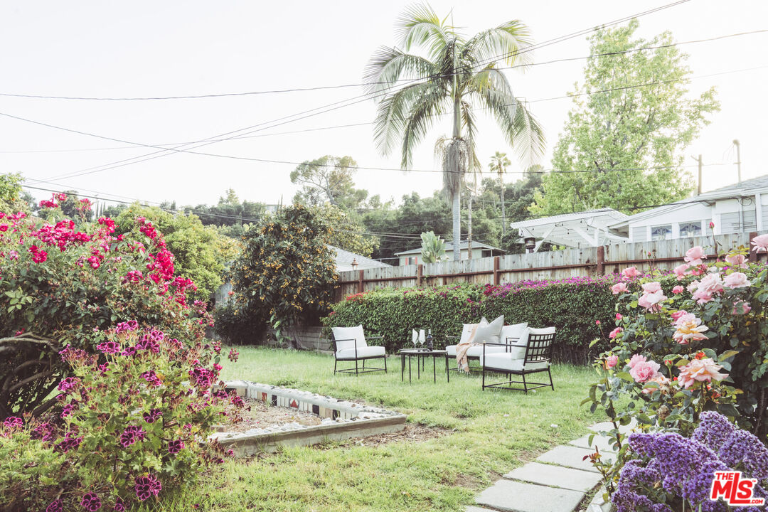 2376 Las Colinas Ave