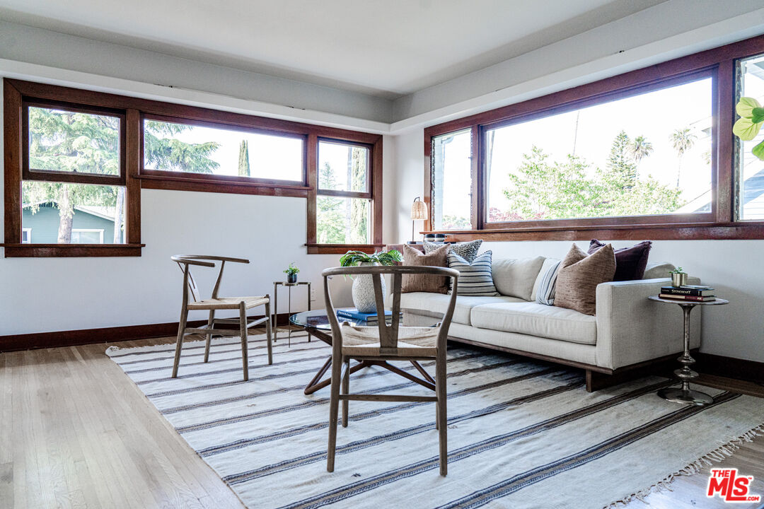 2376 Las Colinas Ave