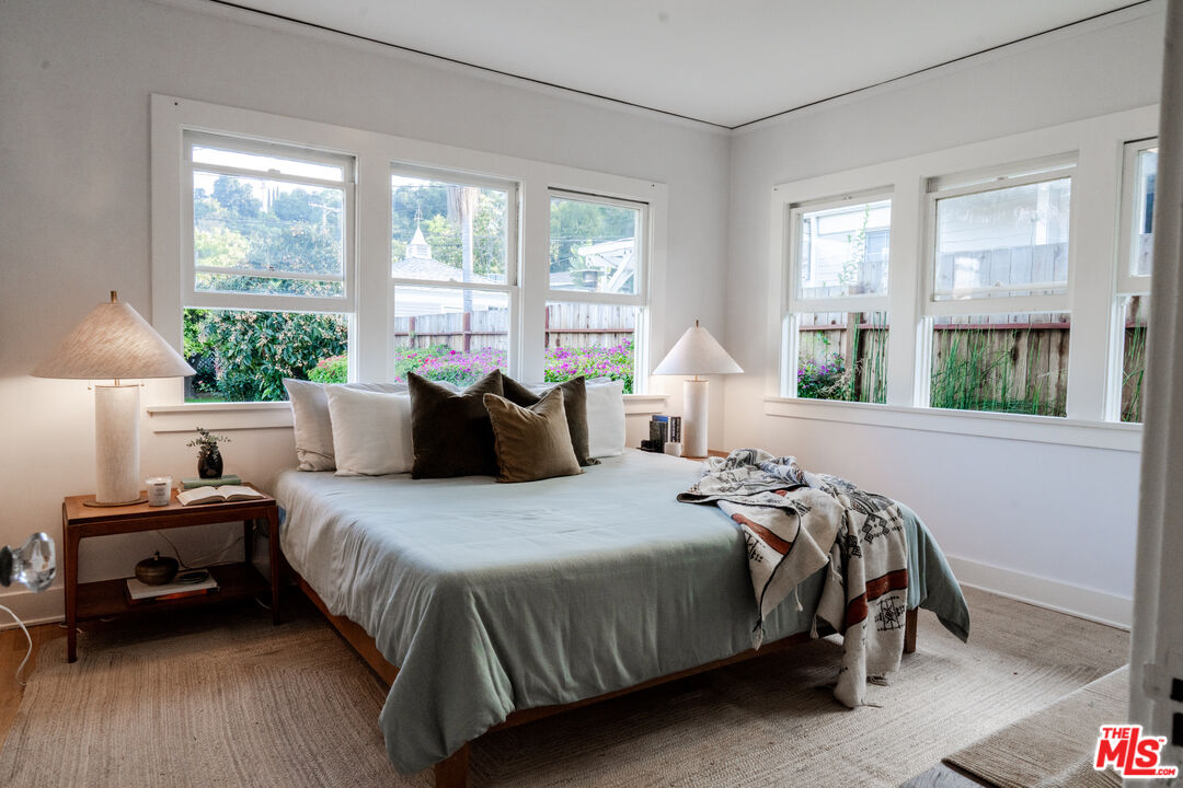 2376 Las Colinas Ave