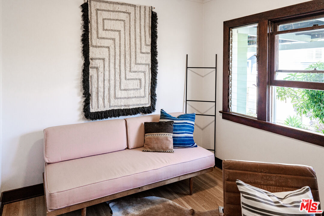 2376 Las Colinas Ave