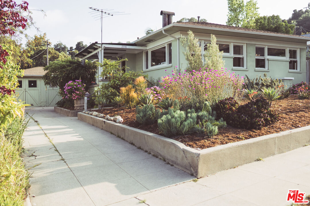 2376 Las Colinas Ave