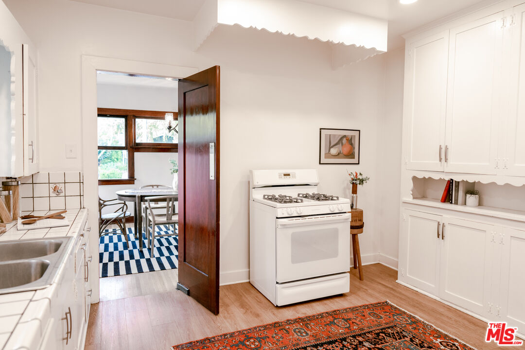 2376 Las Colinas Ave