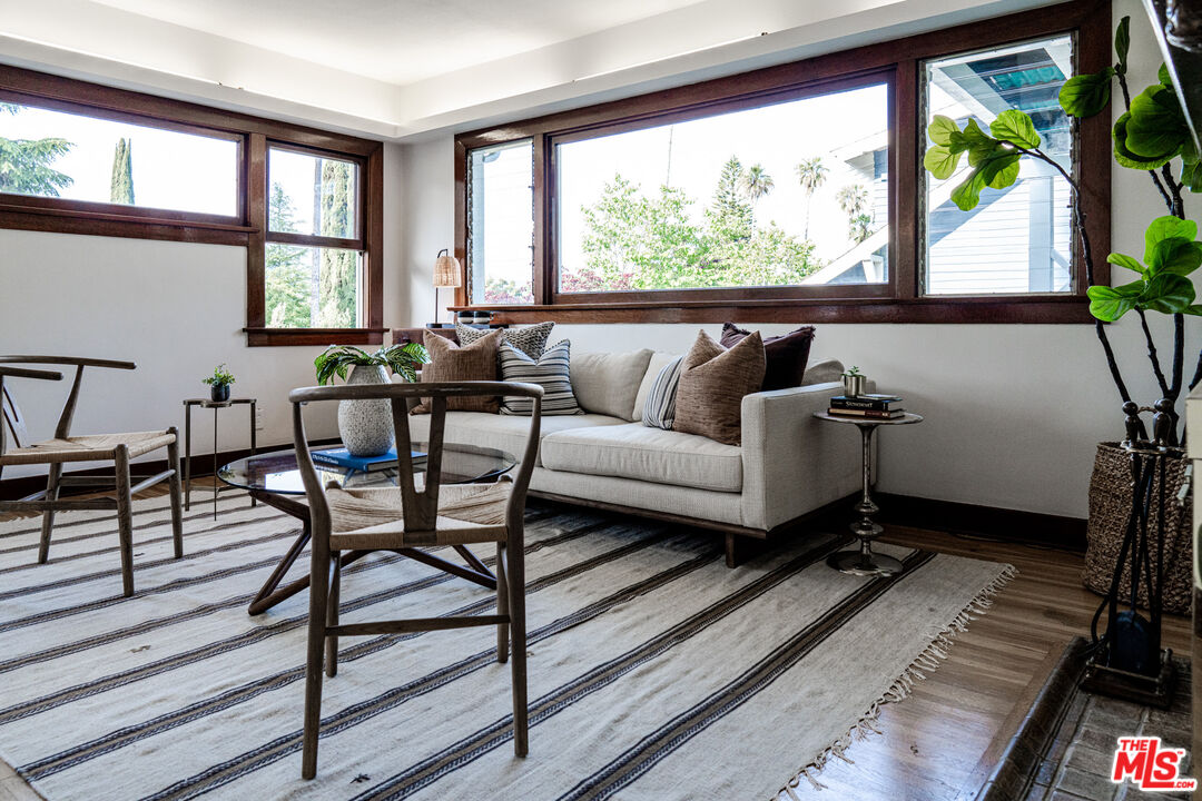 2376 Las Colinas Ave