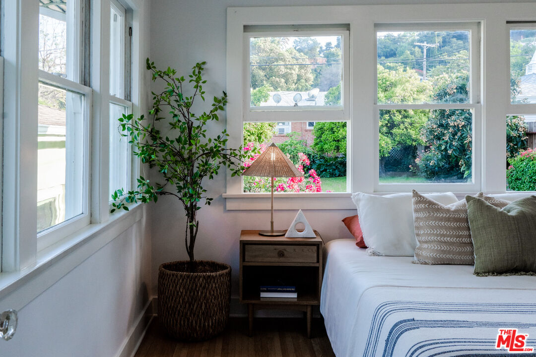 2376 Las Colinas Ave