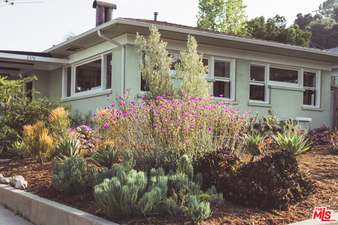 2376 Las Colinas Ave