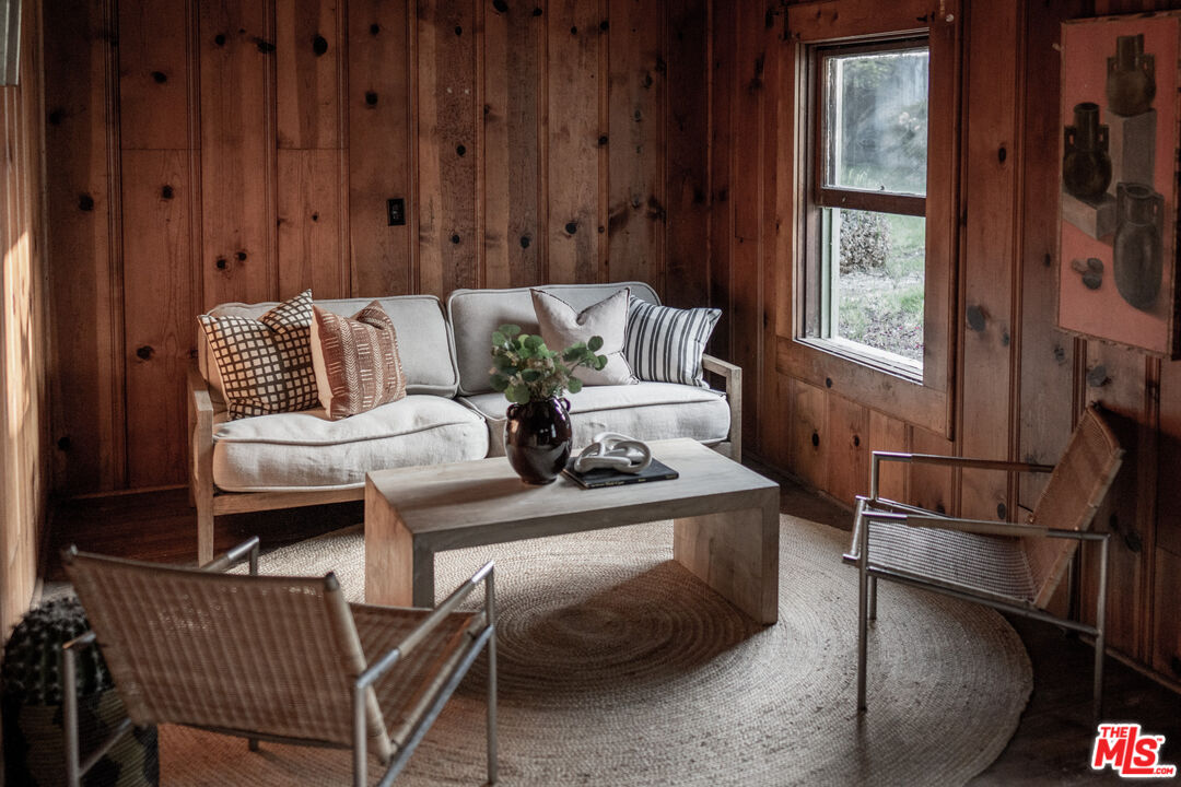 2376 Las Colinas Ave