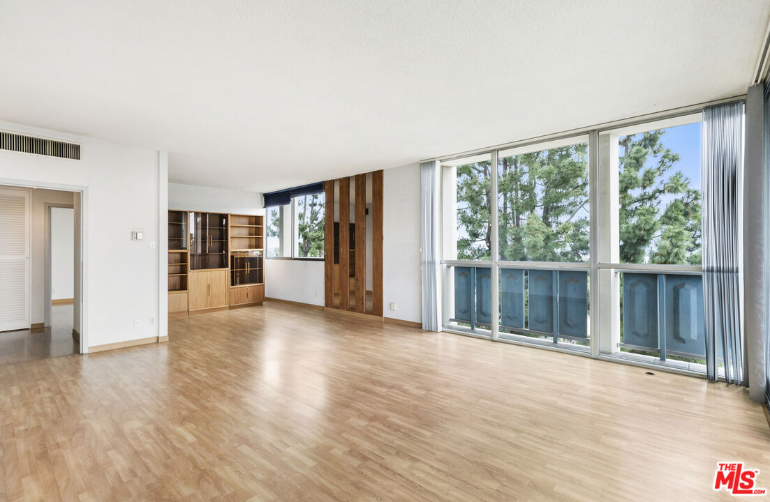 4455 Los Feliz Blvd Unit: 607