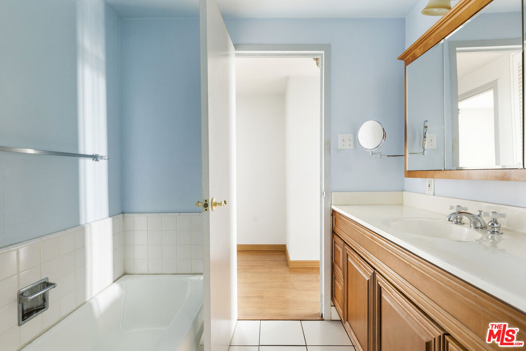 4455 Los Feliz Blvd Unit: 607