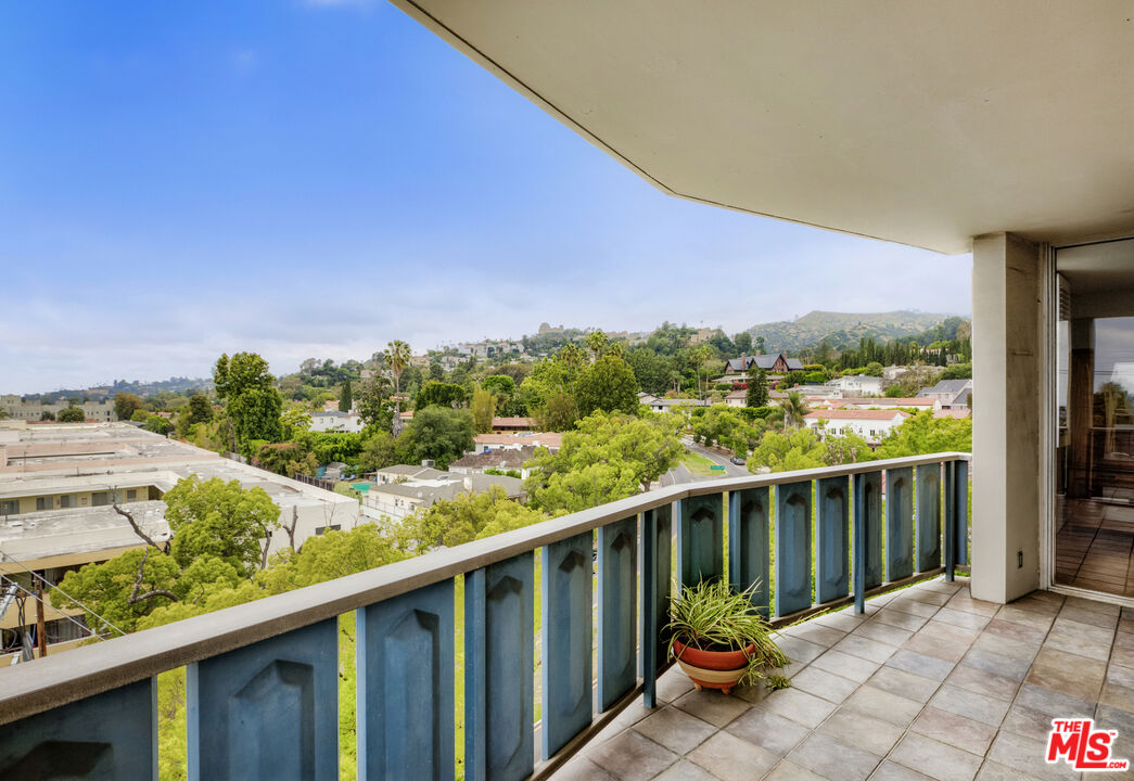 4455 Los Feliz Blvd Unit: 607
