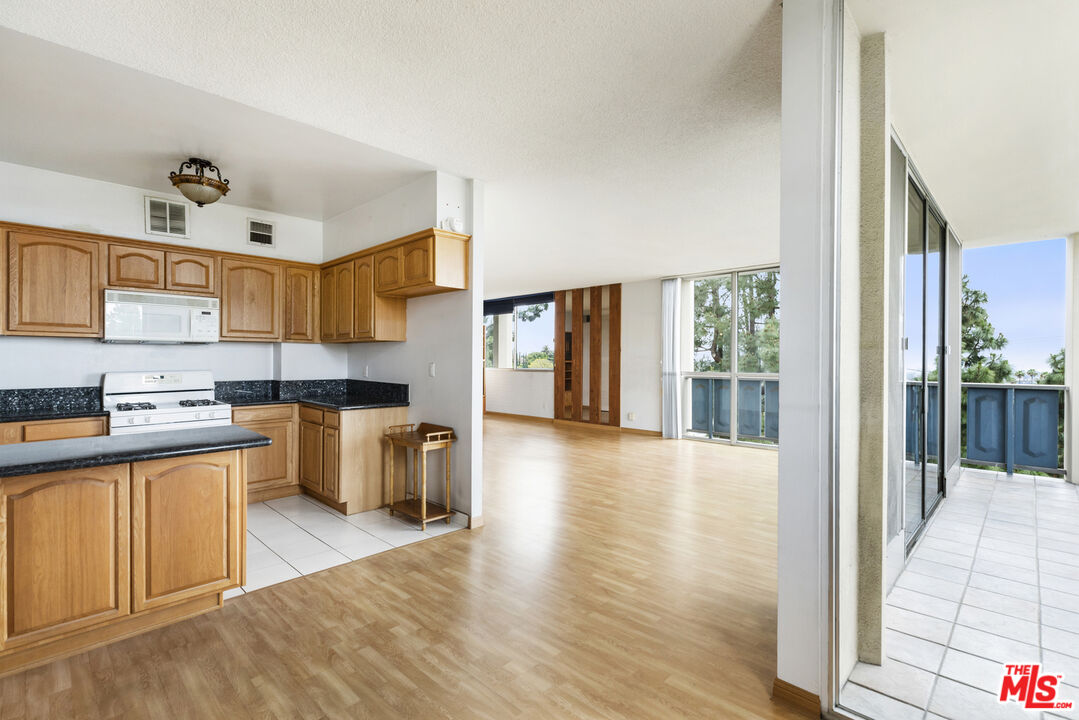 4455 Los Feliz Blvd Unit: 607