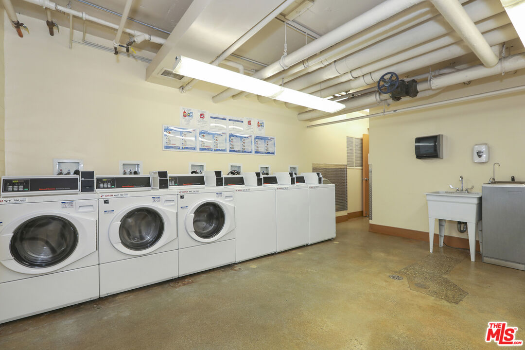 4455 Los Feliz Blvd Unit: 607